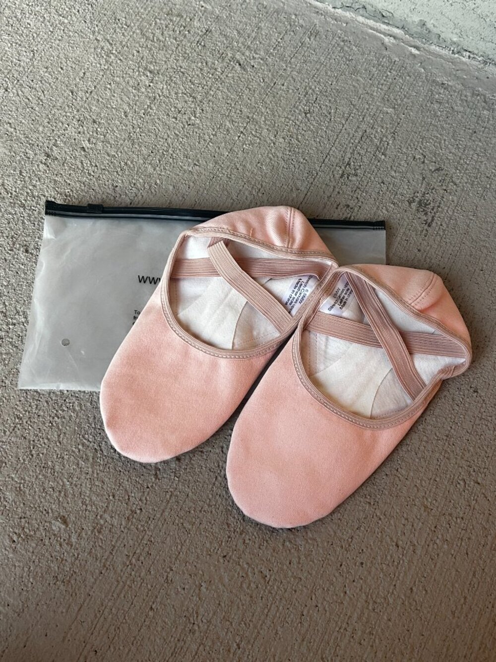 NWT women or girls canvas/leather ballet dance shoe. 6.5M STELLEWORLD